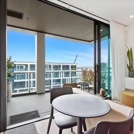Sleek Modern Studio With Balcony Auckland Exterior photo