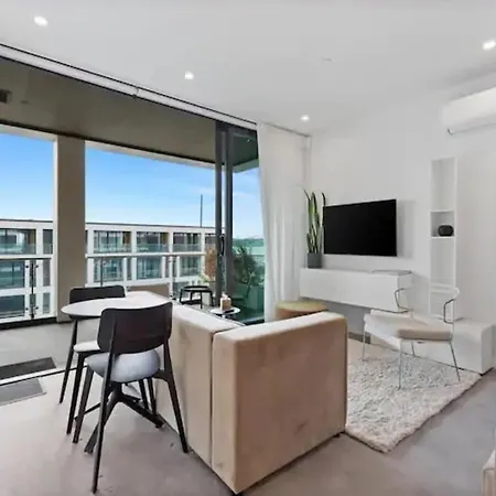 Sleek Modern Studio With Balcony Auckland Exterior photo