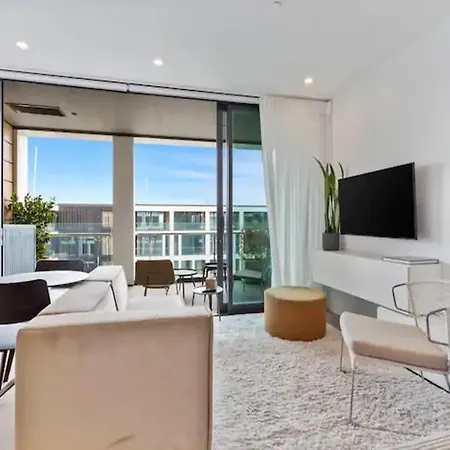 Sleek Modern Studio With Balcony Auckland Exterior photo