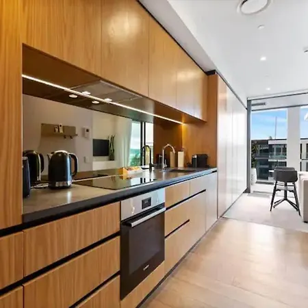 Sleek Modern Studio With Balcony Auckland Exterior photo